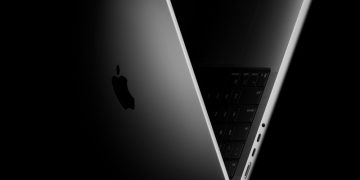 Tampilan MacBook Pro 14 inci dengan chip M5 yang baru.