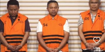 KPK saat menampilkan tiga tersangka kasus pemerasan dinas PUPR Riau, salah satunya Gubernur Riau, Abdul Wahid, Rabu 5 November 2025 (instagram @inipeople)