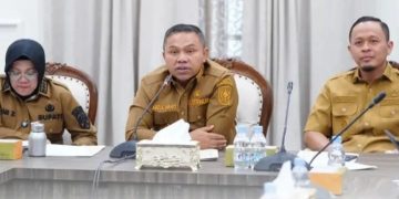 Gubernur Riau, Abdul Wahid sebelum terjaring OTT KPK tengah rapat bersama Pemprov Riau, Senin 3 November 2025 (instagram @kominfo.riau)