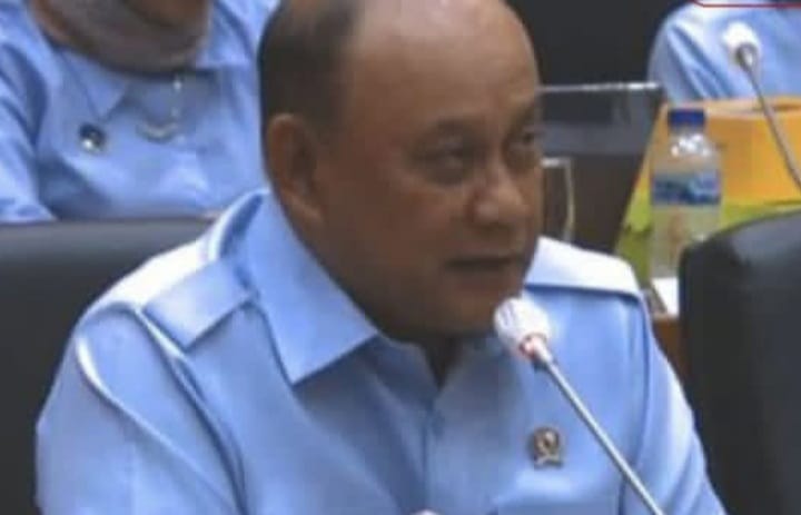Kepala BGN Dadan Hindayana bicara soal keterlambatan gaji petugas MBG saat rapat dengar pendapat bersama Komisi IX DPR RI, Rabu 12 November 2025 (instagram @jejakaktual.id)