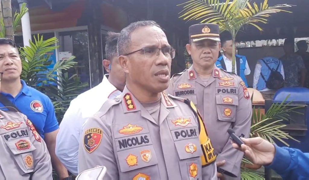 Kapolres Metro Jakarta Selatan, Kombes Pol Nicolas Ary Lilipaly saat diwawancarai, pada Jum'at (7/11/2025). (Ilham F/Suaranusantara)