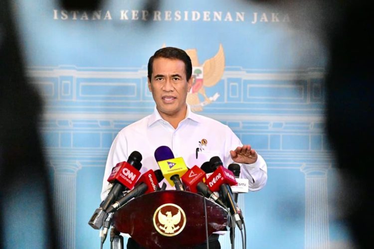 Menteri Pertanian Amran Sulaiman laporkan sejumlah capaian kinerjanya selama satu tahun ke Presiden Prabowo Subianto (Dok Sesneg).