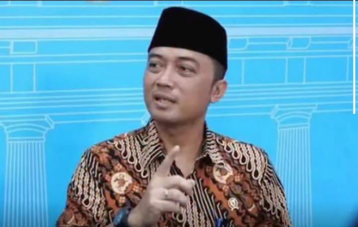 Soal putusan MK larang polisi aktif duduki jabatan sipil Istana melalui Mensesneg Prasetyo Hadi respon (instagram @politikdotin)