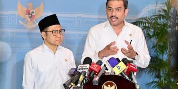 Menteri UMKM Maman Abdurrahman saat menyampaikan isi ratas bersama Presiden RI Prabowo Subianto terkait thrifting, Selasa 4 November 2025 (instagram @mama.abdurrahman.st)
