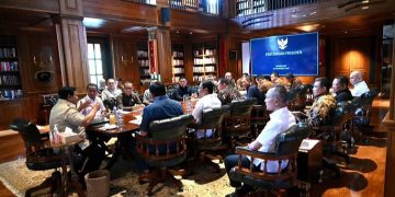 Presiden RI Prabowo Subianto kumpulkan menteri-menterinya di Hambalang, Sentul, Bogor, Jawa Barat pada Minggu 23 November 2025 (instagram @sekretariat.kabinet)