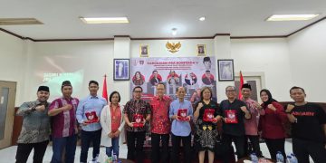 Foto: Pengurus DPD PA GMNI Jakarta Raya dengan narasumber usai diskusi publik (Dok Suaranusantara.com)