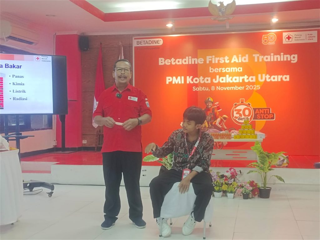Betadine bersama PMI Kota Jakarta Utara mendemonstrasikan secara langsung langkah tepat penanganan luka di Jakarta, Sabtu 8 November 2025 (suaranusantara.com)