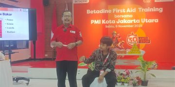 Betadine bersama PMI Kota Jakarta Utara mendemonstrasikan secara langsung langkah tepat penanganan luka di Jakarta, Sabtu 8 November 2025 (suaranusantara.com)