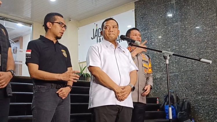 Direktur Reserse Kriminal Umum (Dirkrimum) Polda Metro Jaya, Kombes Pol Iman Imanuddin saat konferensi pers di Polda Metro Jaya, Jakarta, Kamis (13/11/2025). (Ilham F/Suaranusantara)