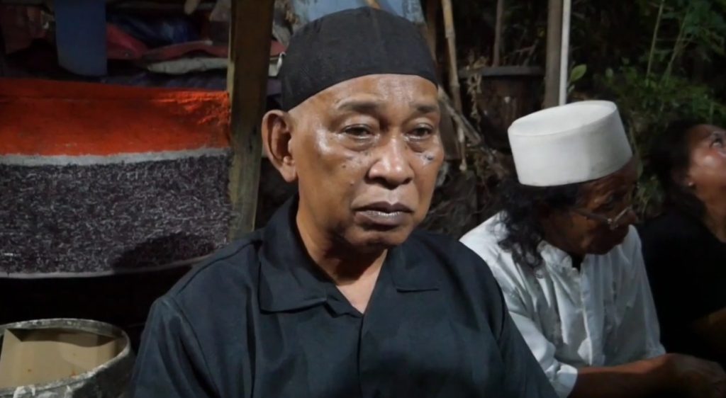 Kakek Alvaro, Tugimin saat diwawancarai di rumahnya di kawasan Jakarta Selatan, pada Minggu (23/11/2025) malam. (Ilham F/Suaranusantara)