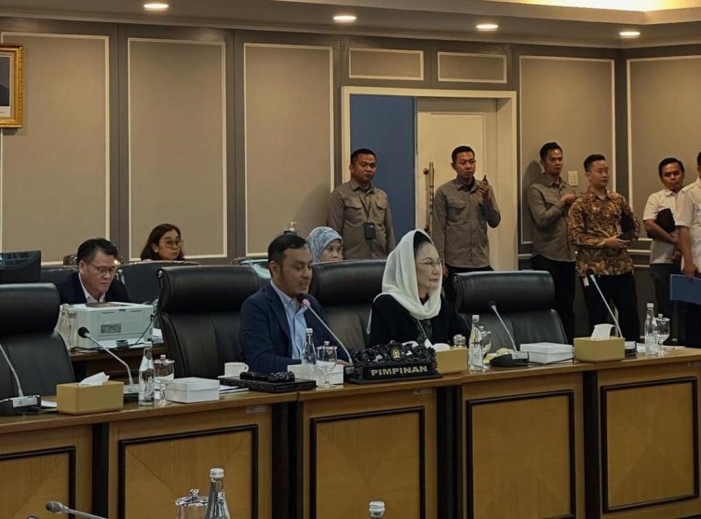 Ketua Komisi XIIIWilly Aditya saat pimpin rapat bersama, Imigrasi dan AHU (Suaranusantara.com/Panius Zagoto)