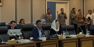 Ketua Komisi XIIIWilly Aditya saat pimpin rapat bersama, Imigrasi dan AHU (Suaranusantara.com/Panius Zagoto)