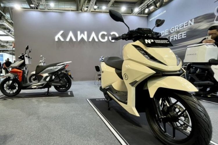 Merek motor listrik lokal ALVA bersama Kawago membawa unit ALVA N3 untuk ditampilkan dalam ajang pameran otomotif roda dua terbesar di dunia bernama Esposizione Internazionale Ciclo Motociclo e Accessori (EICMA) 2025 yang digelar di Milan, Italia.