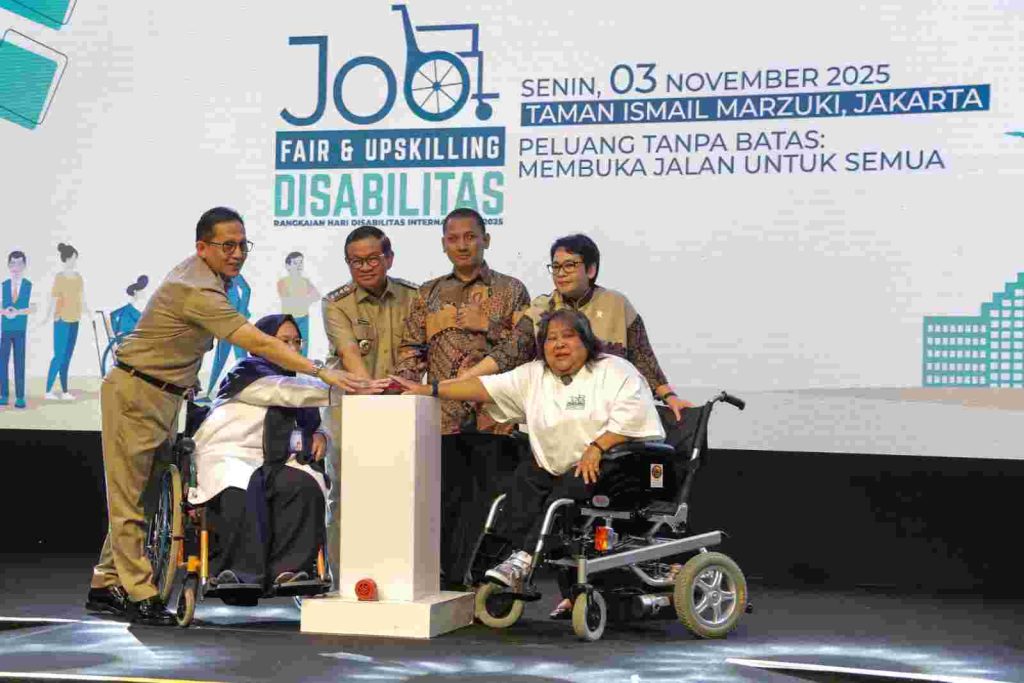 Gubernur DKI Jakarta, Pramono Anung, membuka Job Fair Penyandang Disabilitas Tahun 2025 di Taman Ismail Marzuki (Dok: Diskominfotik)