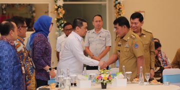 Wakil Menteri Desa dan Pembangunan Daerah Tertinggal, Ariza Patria bersama Gubernur Sulawesi Utara Yulius Selvanus (Dok: Istimewa)