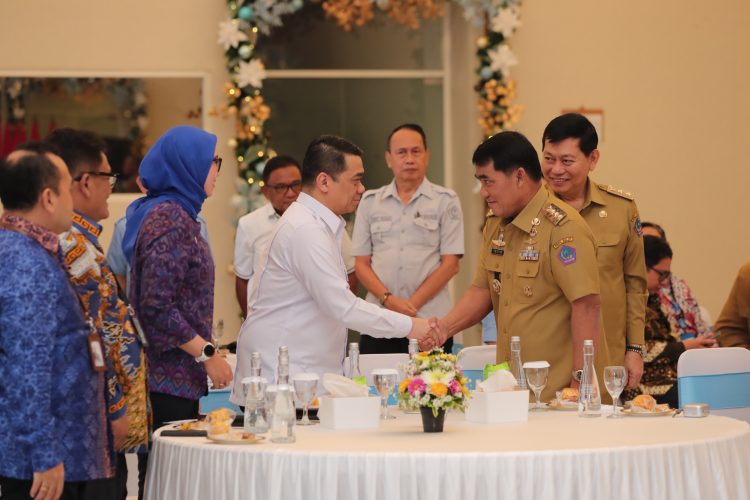 Wakil Menteri Desa dan Pembangunan Daerah Tertinggal, Ariza Patria bersama Gubernur Sulawesi Utara Yulius Selvanus (Dok: Istimewa)