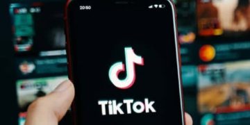 TikToK ada konten AI pornografi bidik anak-anak jadi target (Instagram @inakini_id)