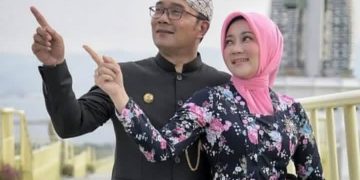Kemesraan Atalia Prataya dan Ridwan Kamil selama 29 tahun pernikahan. Kuasa hukum Ridwan Kamil mengaku tak tahu soal gugat cerai (Instagram @ceritabekasi.co)