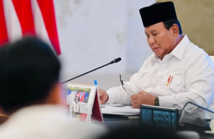 Presiden RI Prabowo izinkan pakaian gagal ekspor dikirim untuk bantuan korban banjir Sumatera (Instagram @prabowogibran)