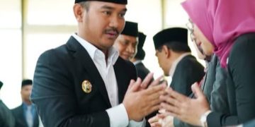 Bupati Bekasi Ade Kuswara Kunang terjaring OTT KPK. Harta kekayaannya mencapai Rp79.168.051.653 (Instagram @pemkabbekasi)