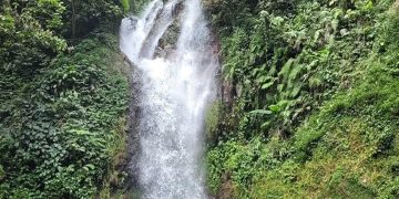 Curug Ciherang salah satu tempat wisata alam di Jonggol yang bisa dinikmati untuk liburan Tahun Baru 2026 (Instagram @bogor.spot)