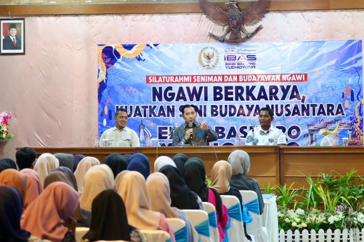 Wakil Ketua MPR RI, Edhie Baskoro Yudhoyono (Ibas), berdialog langsung dengan para seniman dan pegiat budaya Kabupaten Ngawi