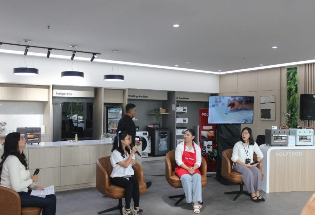 Polytron resmi meluncurkan Air Fryer Oven 25 liter KitchenMate series sebagai solusi masak dari rumah (suaranusantara.com)