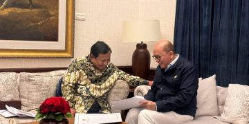 Presiden Prabowo Subianto menerima Menteri Investasi sekaligus CEO Danantara, Rosan Roeslani di kediaman Kertanegara (Dok Instagram Sekretariat Kabinet).