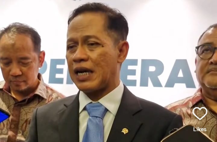 Menteri LHK Hanif Faisol Nurofiq cabut 8 izin perusahaan diduga biang kerok banjir Sumatera-Aceh (instagram @haniffaisolnurofiq)