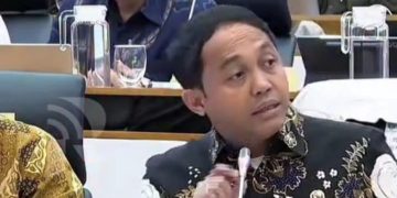 Menhut Raja Juli bersama Komisi IV DPR RI gelar rapat bahas soal kerusakan hutan menyusul banjir Sumatera-Aceh (Instagram @riaksumut)