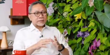 Menko Bidang Pangan Zulkifli Hasan (Zulhas) klarifikasi di podcast Denny Sumargo soal video lawas saat membahas Tesso Nilo bersama aktor Amerika Harrison Ford. (YouTube @CurhatBang)