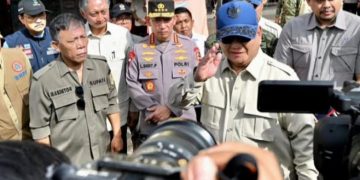 Presiden RI Prabowo Subianto akan bertolak ke Aceh salah satu provinsi yang diterjang banjir. Prabowo sebelumnya kunjungan ke Sumut, Senin 1 Desember 2025 (instagram @sekretariat.kabinet)