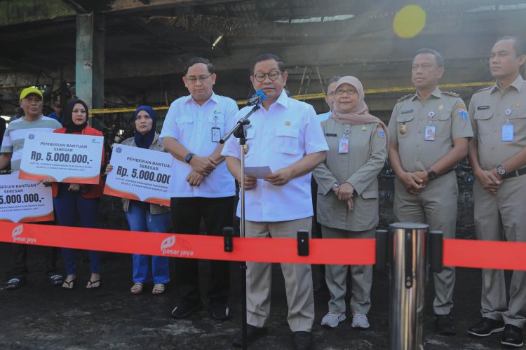 Gubernur DKI Jakarta, Pramono Anung, tinjau langsung lokasi kebakaran di Pasar Induk Kramat Jati (Dok Pemprov DKI)