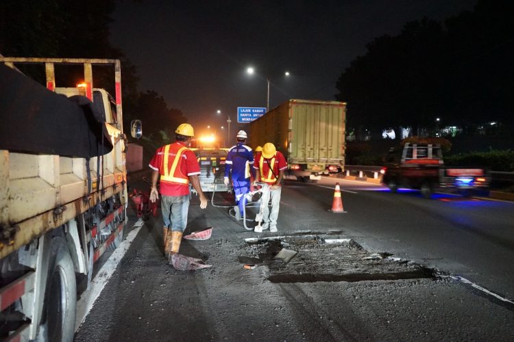 Pemprov  DKI Jakarta tenagh perbaikan jalan berlubang (Dok Dinas Bina Marga DKI)