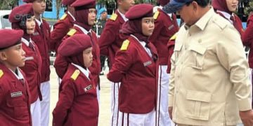Presiden RI Prabowo Subianto saat mengunjungi Sekolah Rakyat di Banjarbaru, Kalimantan Selatan, Senin 12 Januari 2026 (Instagram @publiksetara)