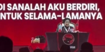 Ketum PDI Perjuangan Megawati Soekarnoputri saat Rakernas I PDIP telepon kader pantau kinerja tim Baguna penanganan banjir di Aceh (Instagram @gunromli)