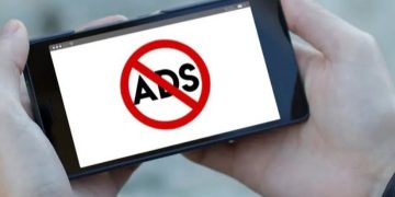 Ilustrasi kemunculan iklan di hp atau ponsel yang bikin risih (instagram @tehcnonesia_id)