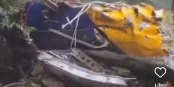 Serpihan pesawat ATR 42 500 yang jatuh di Gunung Bulisaraung Sulawesi Selatan (Instagram @info_mdo)