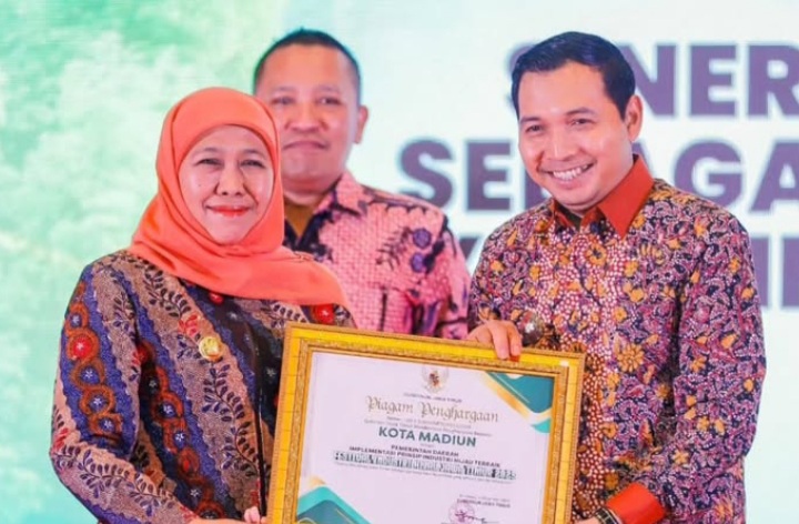 Gubernur Jawa Timur, Khofifah Indar Parawansa tunjuk Bagus Panuntun jadi Plt Wali Kota Madiun gantikan Maidi yang kini jadi tersangka (Instagram @khofifah.ip)