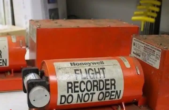 Tim SAR temukan Black Box pesawat ATR 42 500 di tebing 131 meter dari puncak gunung Bulusaraung (Instagram @tuturmediadigital)