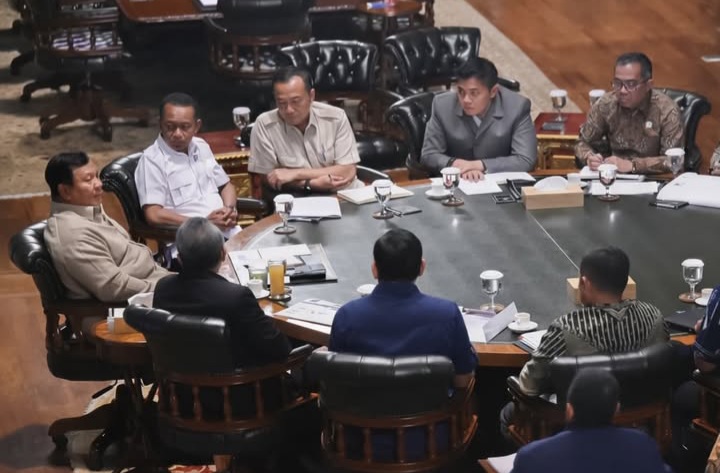 Menteri ESDM Bahlil Lahadalia saat rapat bersama Presiden RI Prabowo Subianto (Instagram @bahlillahadalia)