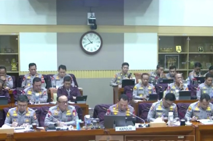 Kapolri Jenderal Pol Listyo Sigit Prabowo beserta jajaran Polri paparkan soal swasembada pangan, panen jagung 3,5 ton saat rapat bersama DPR RI (dok istimewa)