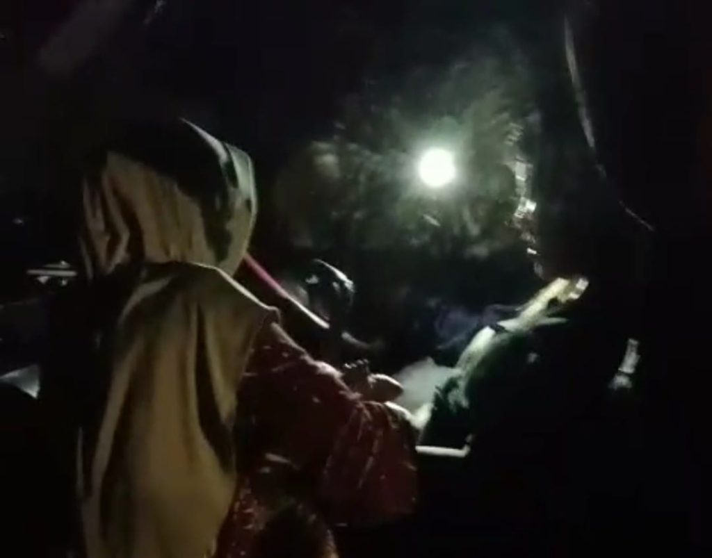 Seorang ibu di Kabupaten Lebak melahirkan di dalam pikap saat perjalanan menuju Puskesmas.(dok Warga)