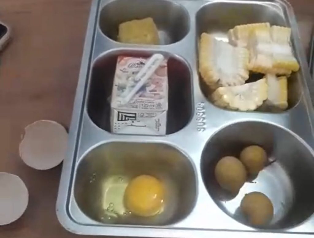 Tangkap layar video telur mentah di menu MBG.(ist)