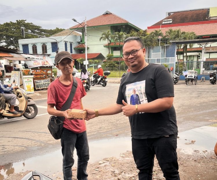 Sahabat Rizky Irmansyah (SRI) Jakarta Timur (Jaktim) kembali gelar aksi sosial bertajuk Jumat Berkah (Dok Istimewa)