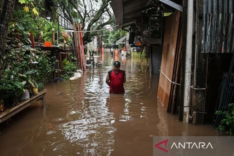 Banjir di kawasan Jalan NIS, Cilandak Timur, Jakarta Selatan, Senin (12/1/2026) (Dok AntaraNews)