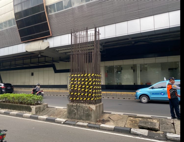 Pemprov DKI Jakarta mulai bongkar tiang monorel di Jln Rasuna Said hari ini, Rabu (14/1/2026) (Dok Suaranusantara).
