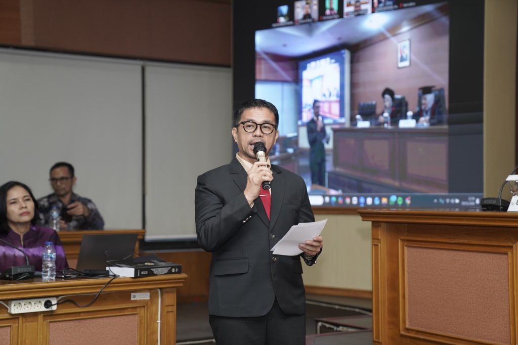 Anggota Komisi XII DPR RI Fraksi PDIP, Marinus Gea, saat menjalani sidang terbuka promosi doktor di Universitas Sumatera Utara (USU), pada Kamis, (8/1/2026) (Dok Suaranusantara)