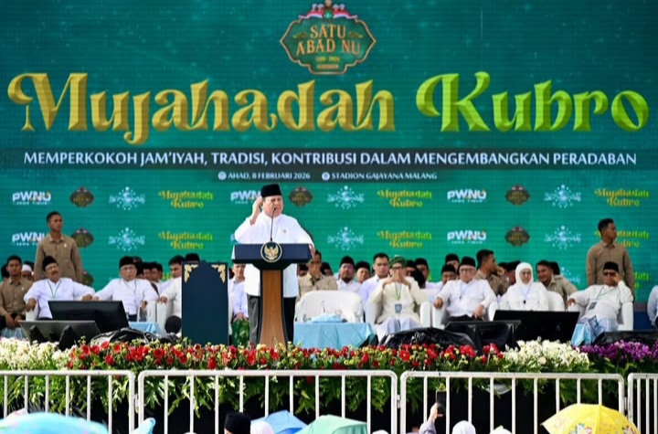 Presiden RI Prabowo Subianto saat memberikan pidato di acara Mujahadah Kubro Satu Abad Nahdlatul Ulama (NU) di Malang, Jawa Timur, Minggu 8 Februari 2026 (Instagram @sekretariat.kabinet)