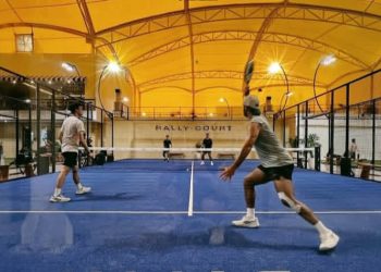 Ilustrasi lapangan padel yang menimbulkan kebisingan (Instagram @padelmania.id)